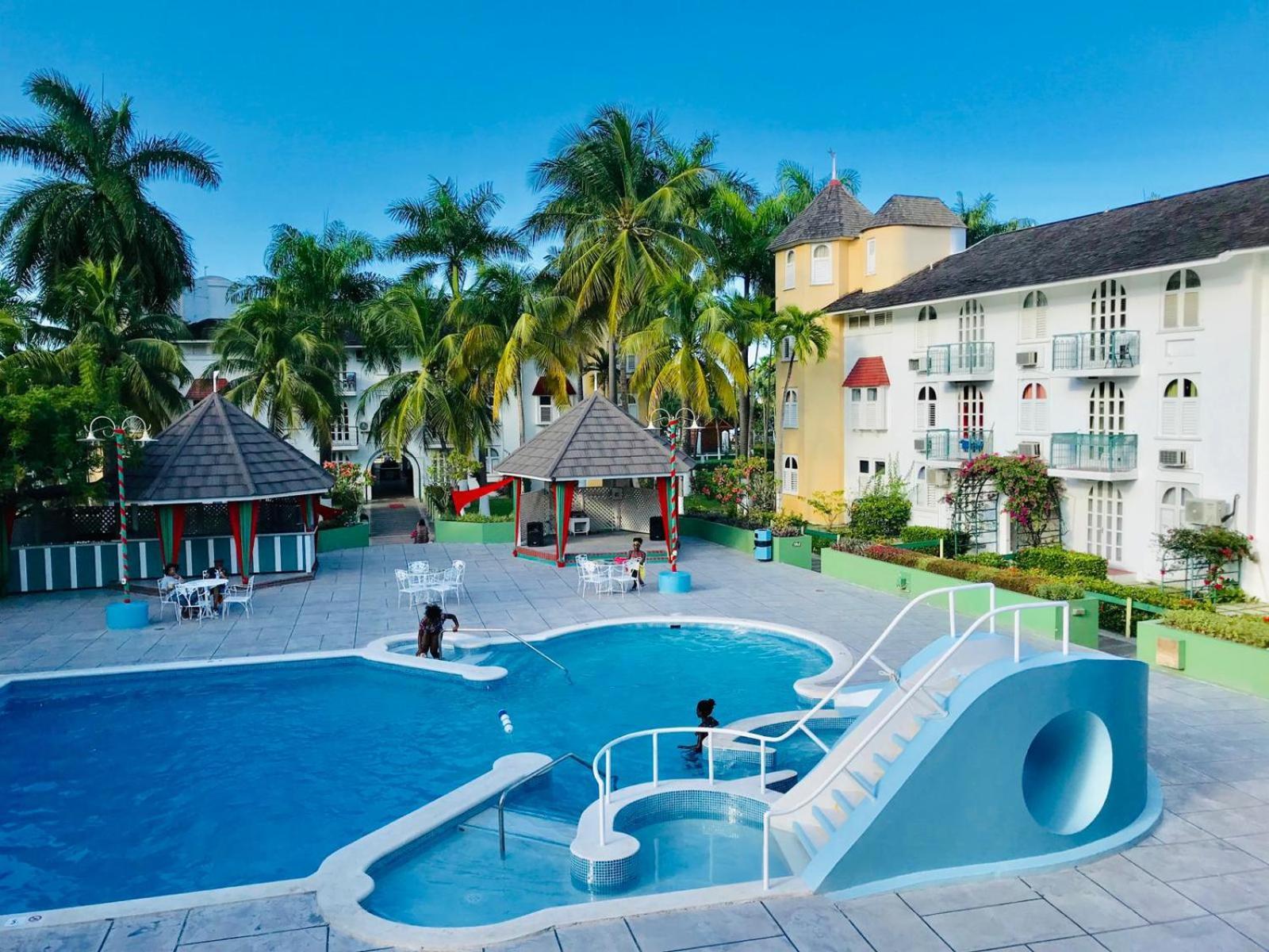 Beach Penthouse A25 Sandcastles Ocho Rios Exteriör bild
