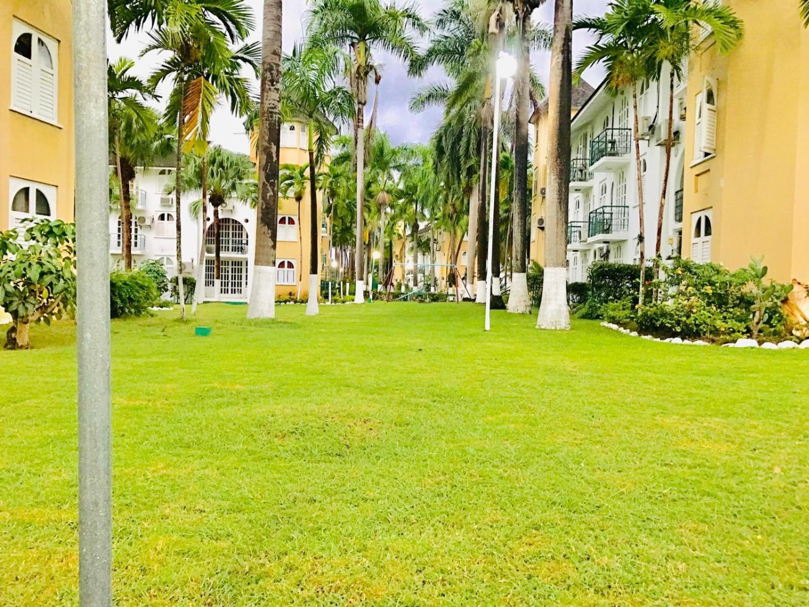 Beach Penthouse A25 Sandcastles Ocho Rios Exteriör bild