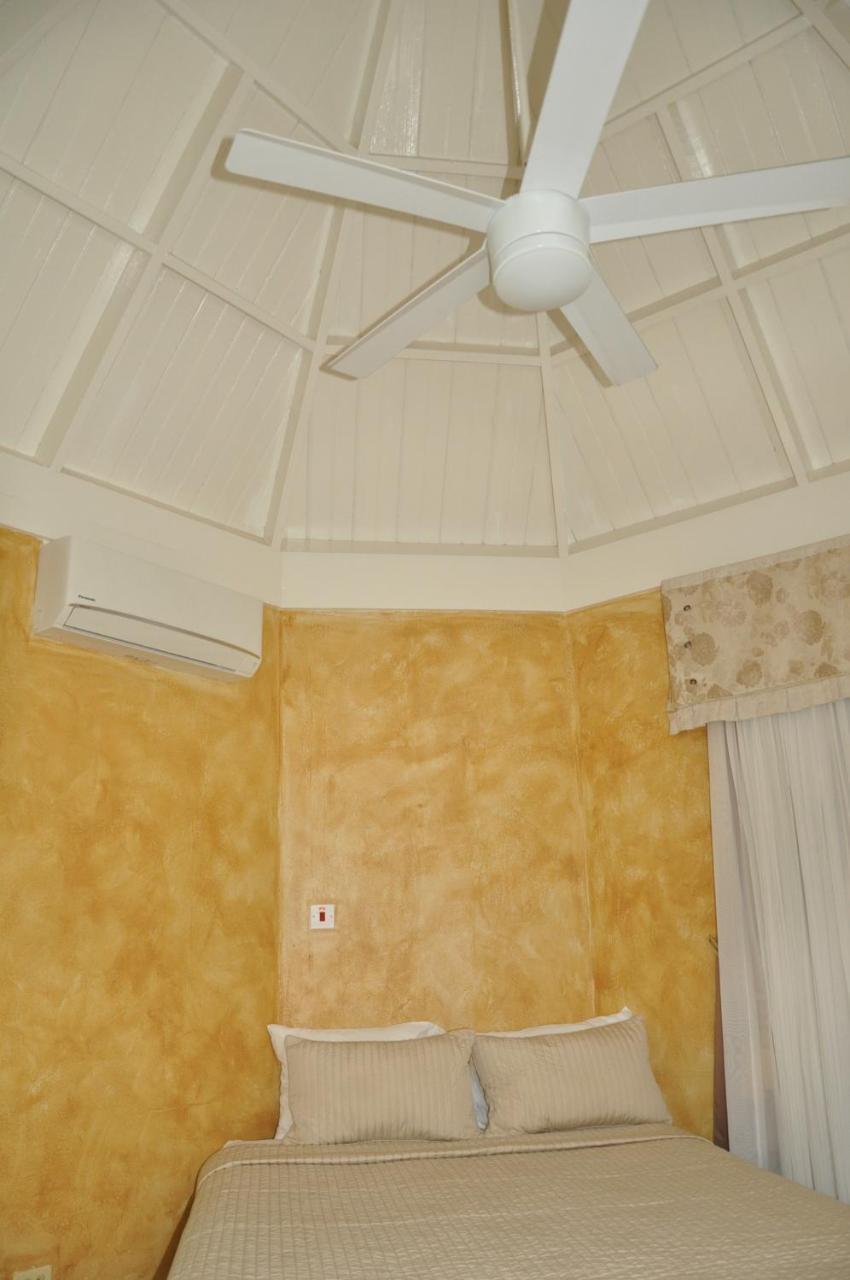 Beach Penthouse A25 Sandcastles Ocho Rios Exteriör bild