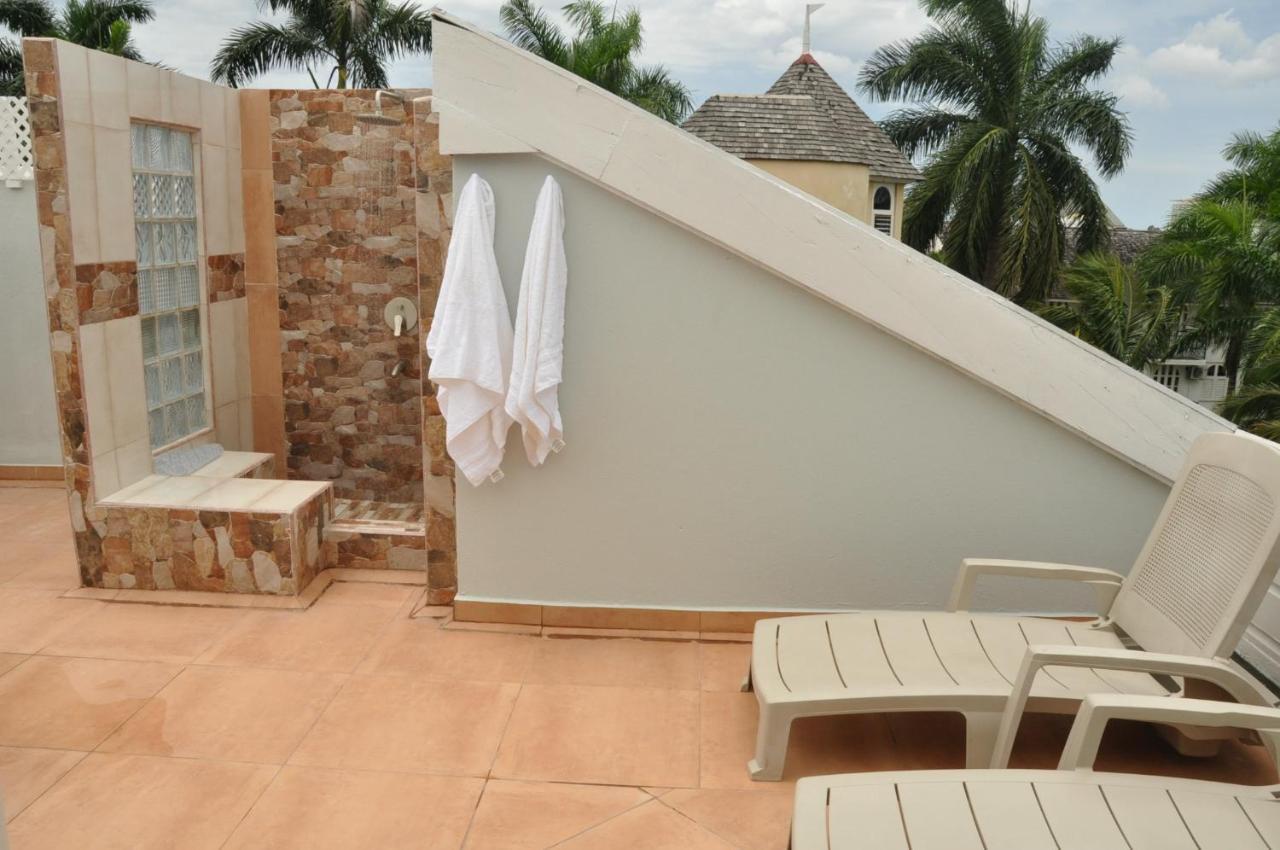 Beach Penthouse A25 Sandcastles Ocho Rios Exteriör bild